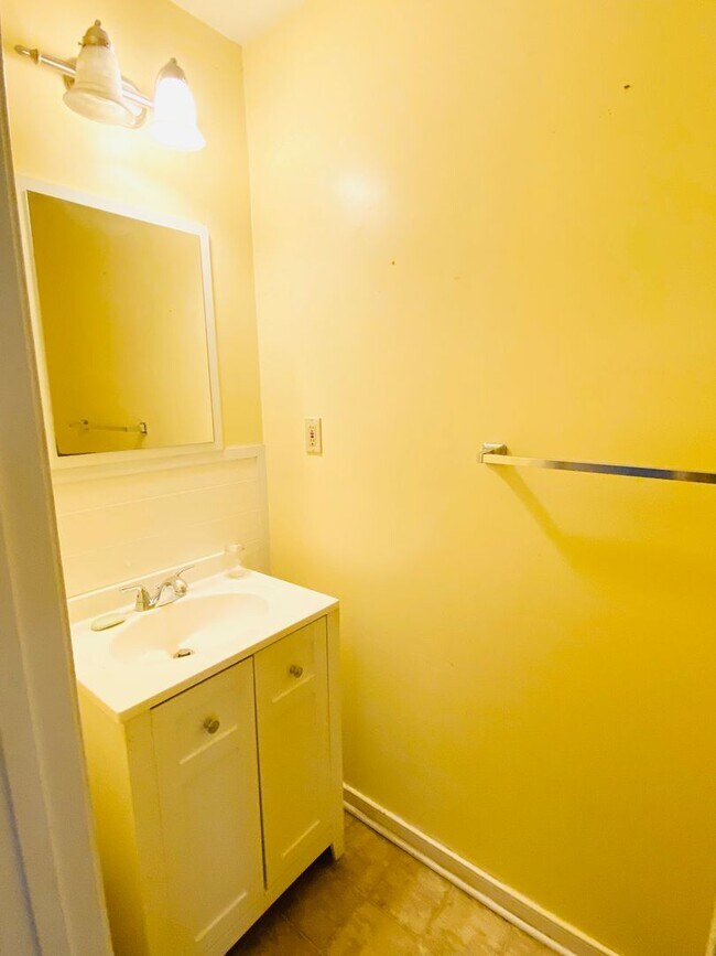 Building Photo - Adorable 3bdrm/1.5bth Cape-Cod  Located in Richmond's Southside!!  **NEWLY RENOVATED**