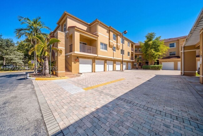 Building Photo - 771 N Pine Island Rd