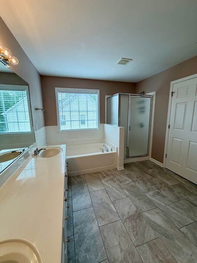 Building Photo - Stunning 5BR Retreat in Gated Village at Telfair