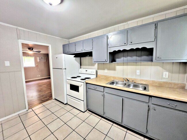 Building Photo - 4106 Broyles Ave SW