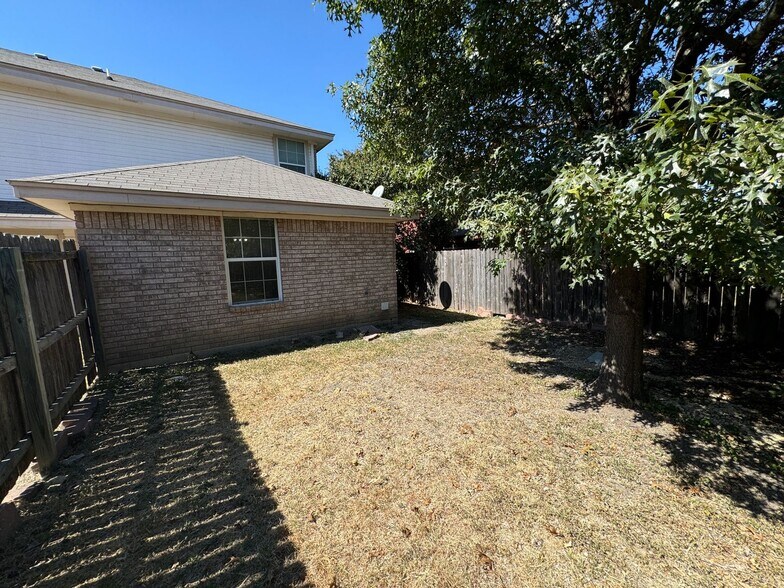 Building Photo - 4402 Jeff Scott Dr