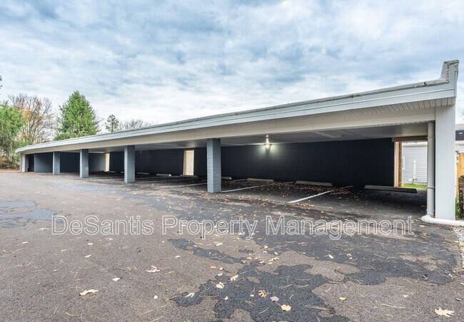 Building Photo - 2207 Aurora Dr