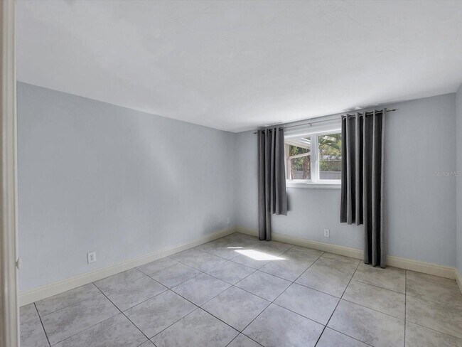 Building Photo - 3424 Tanglewood Dr