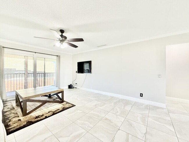 Building Photo - 200 Countryclub Drive - 808