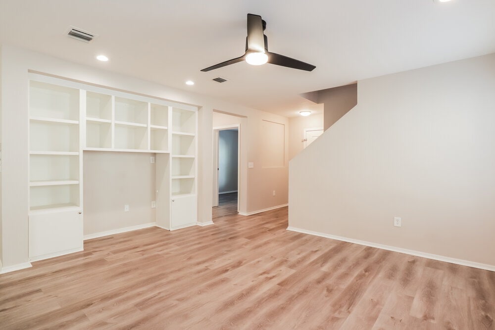 Building Photo - 2755 N Saramano Ln