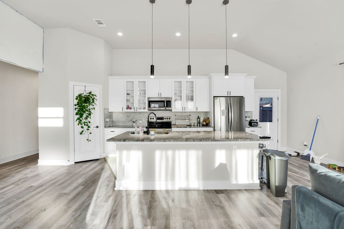 Building Photo - 4621 Collins Ave