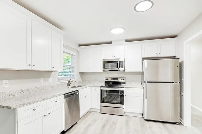 Building Photo - 1311 Clermont Rd