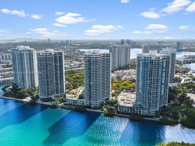 Building Photo - 3000 Island Blvd