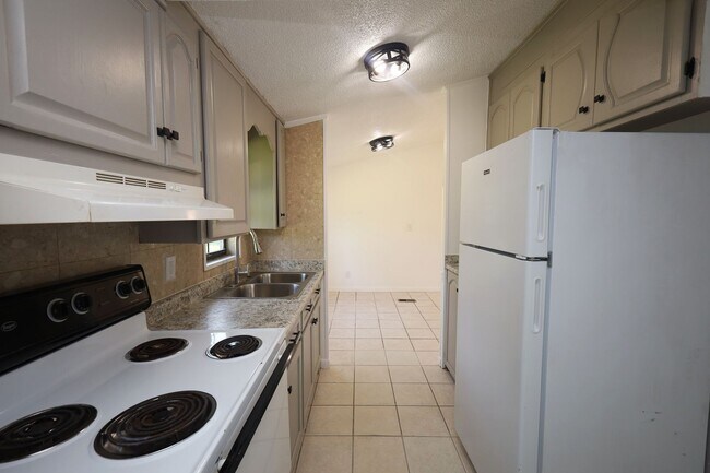 Building Photo - 808 Penny Pl