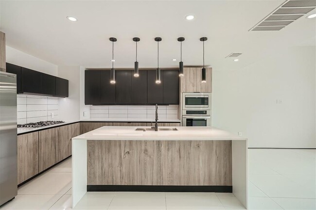 Building Photo - 2203 Walsh Tarlton Ln