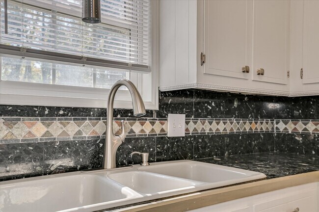 Building Photo - 238 Cavalier Dr