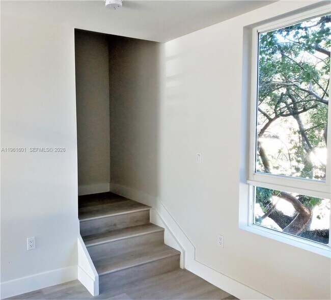 Building Photo - 2555 NE 193rd St