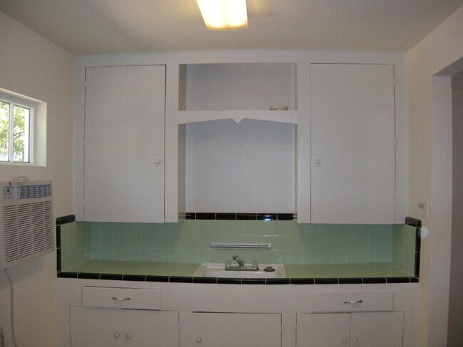 Building Photo - CUTEST COTTAGE IN ROSEDALE - 2BD 1BA $2100