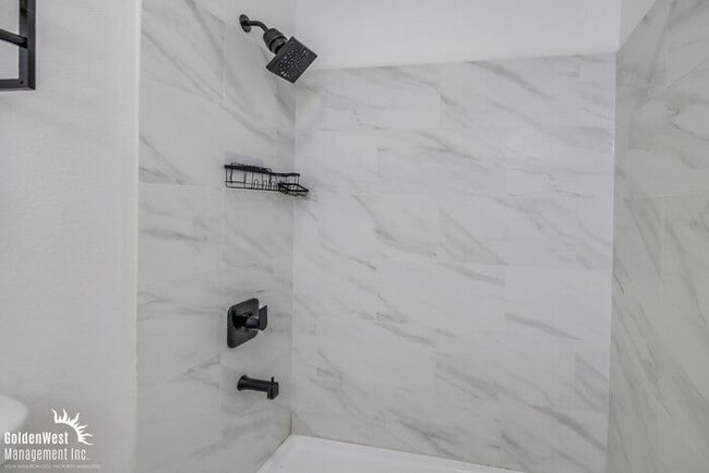 Building Photo - Updated 2Bdm 2Ba Condo in Windsor Chalet C...