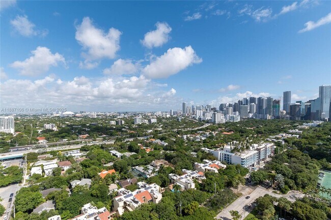 Building Photo - 2475 Brickell Ave