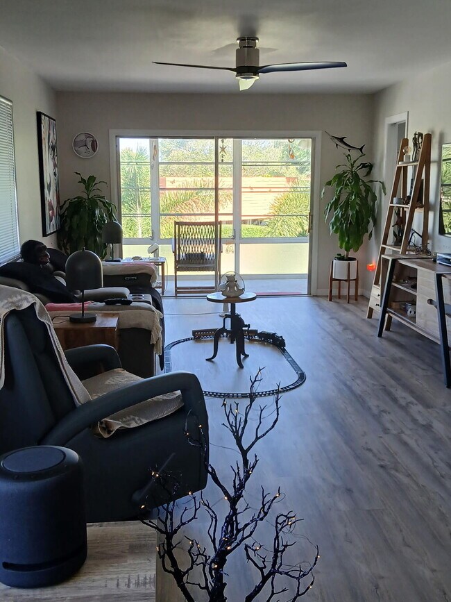 Building Photo - 2600 SE Ocean Blvd