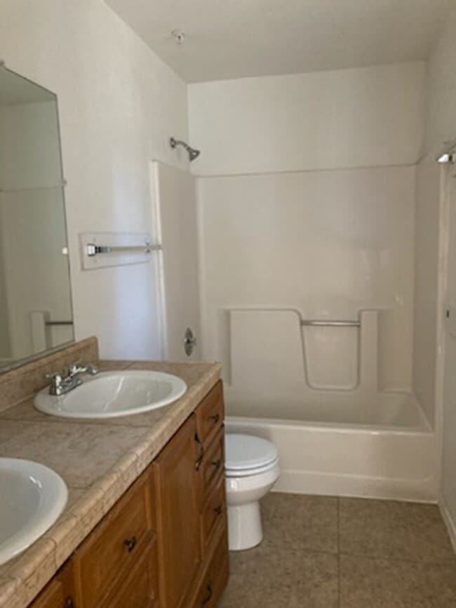 Building Photo - 2060 Mesquite Ln