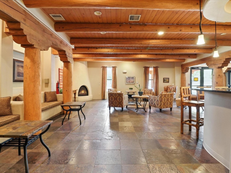 Building Photo - 1405 Vegas Verdes Dr