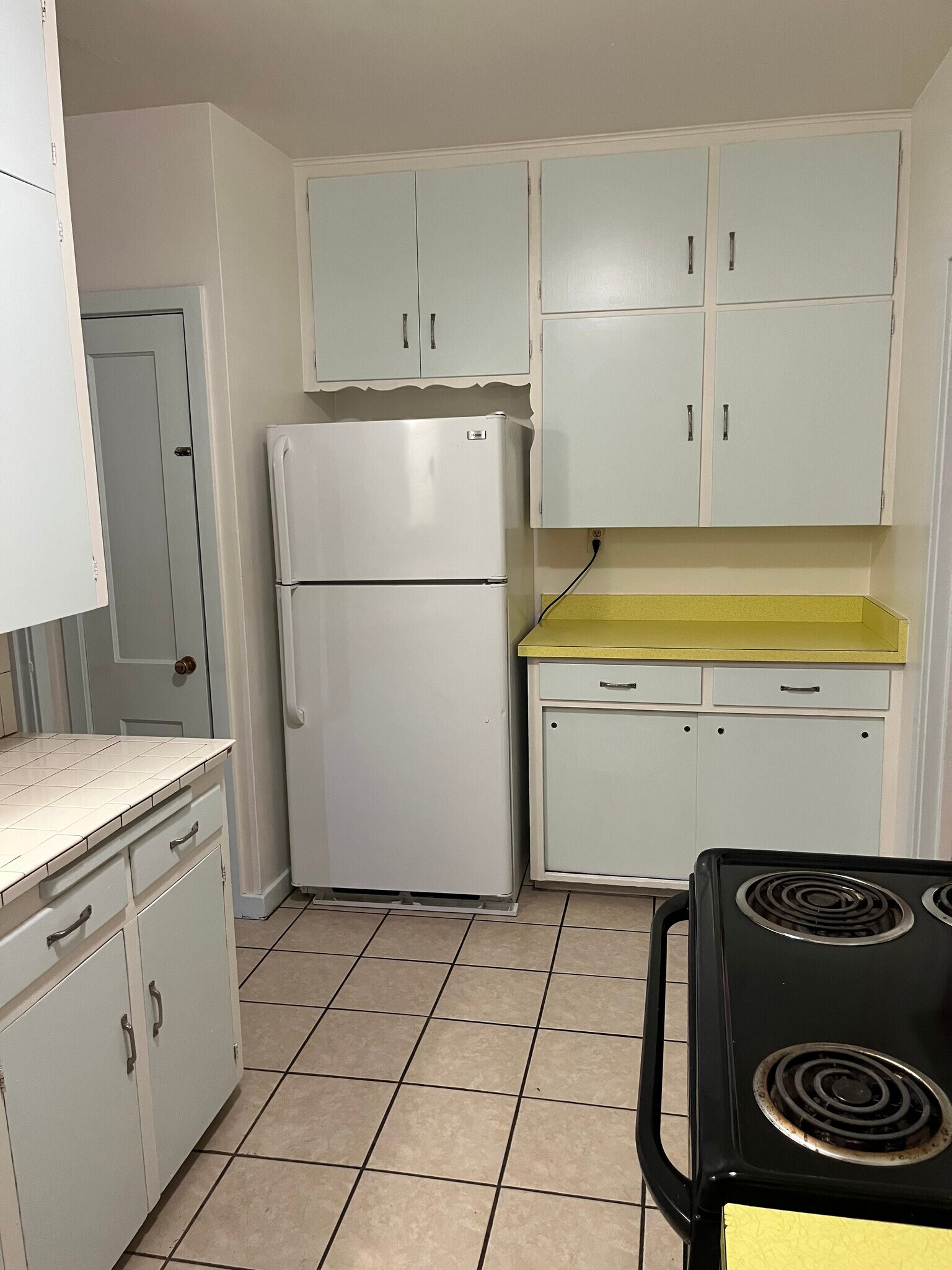 Kitchen - 902 E Amelia Ave