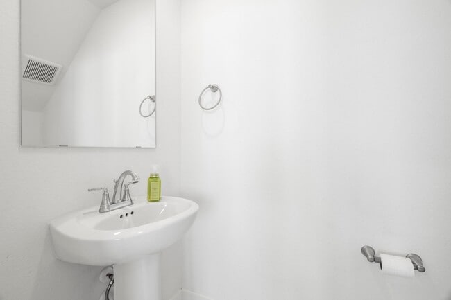 Building Photo - 7810 Starfish Arbor Dr