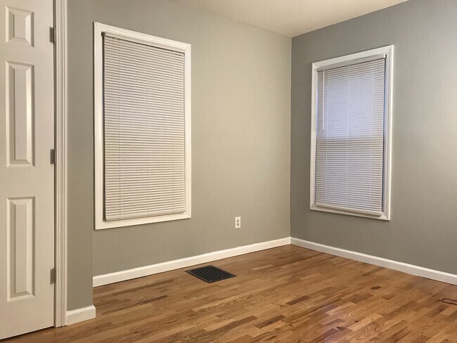 Building Photo - 452 Poplar St