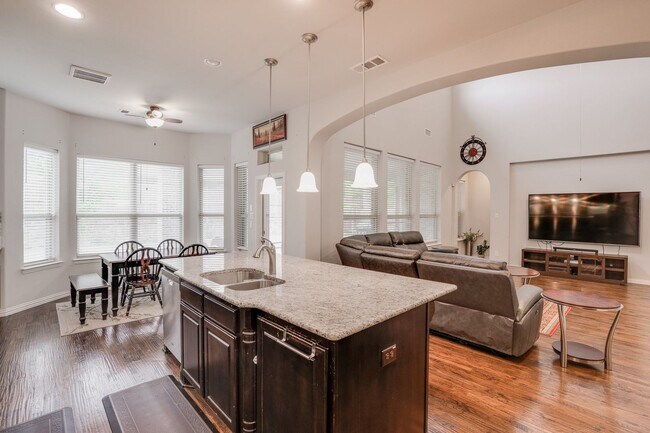Building Photo - Beautiful home with elegant curved stairca...