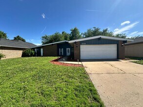 Building Photo - FOR RENT: Charming 3-Bedroom, 2-Bath Home in Yukon! - Move In Deposit-Free! (If Qualified)