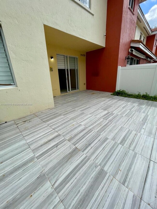 Building Photo - 5347 SW 40th Ave