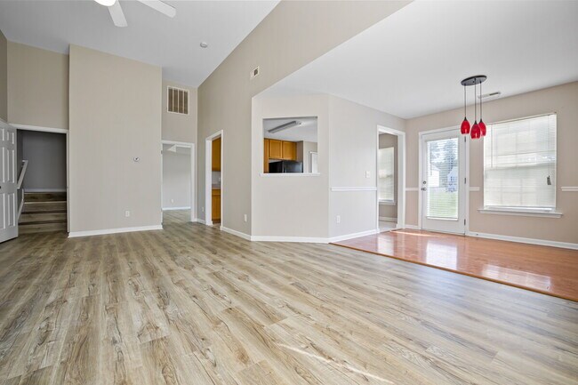 Building Photo - Spacious 4BR/3BA Home Near Downtown Durham | Deposit-Free Living | 1st-Floor Bedrooms