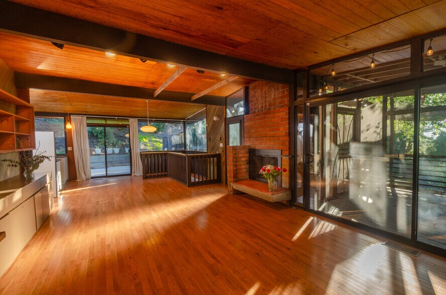 Building Photo - 9801 Shadow Island Dr