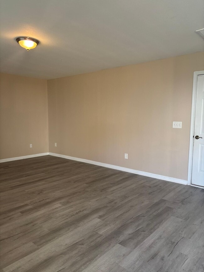 Building Photo - 1825 Polaris Dr