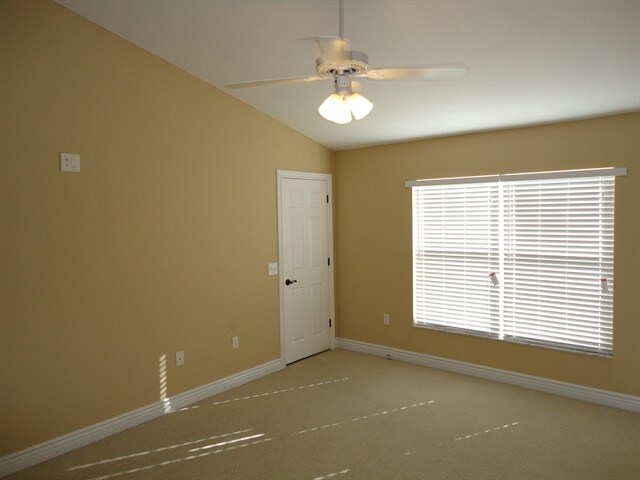 Building Photo - 6785 Bermuda Ave