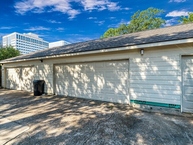 Building Photo - 1144 N Kirkwood Rd