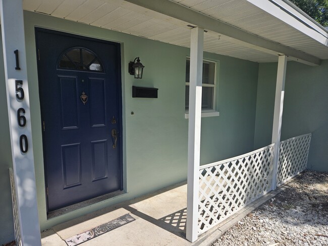 Building Photo - 1560 Robinson Dr N