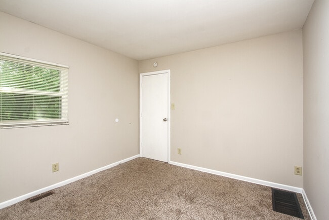 Building Photo - Fantastic 3bd/2ba home! Coming soon!
