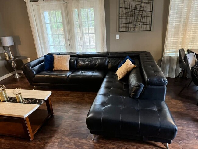 Building Photo - 8996 Silver Pl