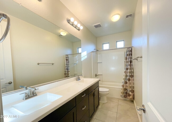 Building Photo - 2902 E Ebony Dr