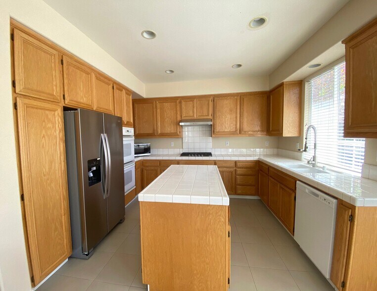 Building Photo - 4637 Sweetgale Dr