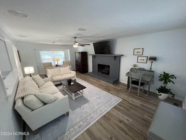 Building Photo - 518 Rose Ave
