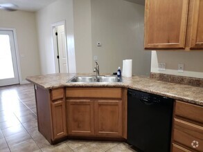 Building Photo - 3 Bedroom, 2 Car Garage in St George