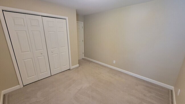 Building Photo - 95 River Park Ln