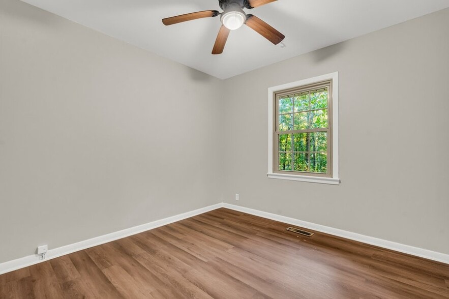 Building Photo - 105 Dogwood Blvd
