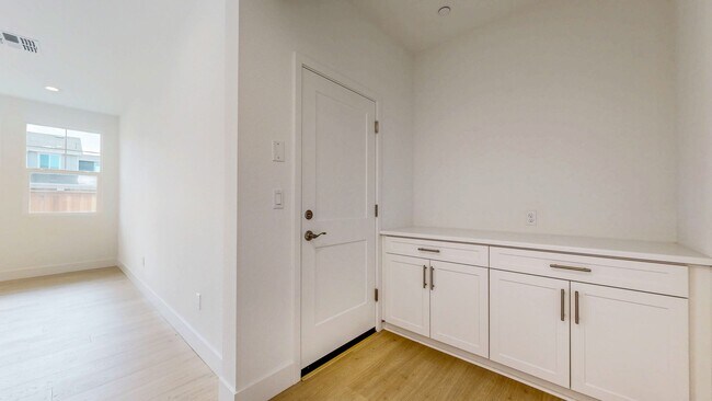 Building Photo - 2782 Sassy St