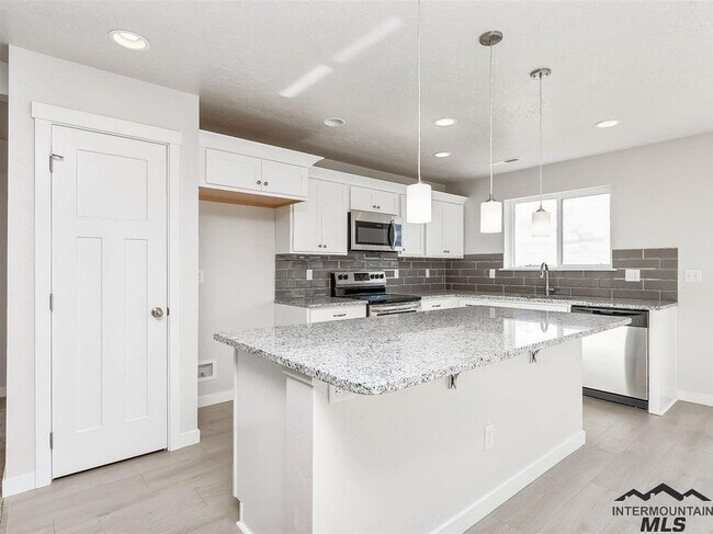 Building Photo - 3 Bedroom House For Rent with High End Finishes-Available Aug 5th!