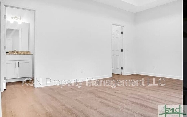 Building Photo - 2204 Iowa St