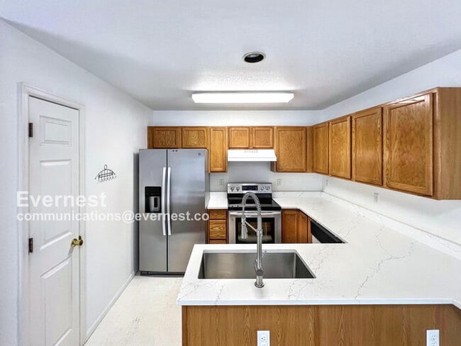 Building Photo - 502 W 114th Way
