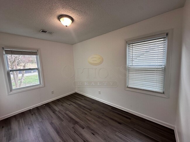 Building Photo - 3 Bedroom Home in Oakland City