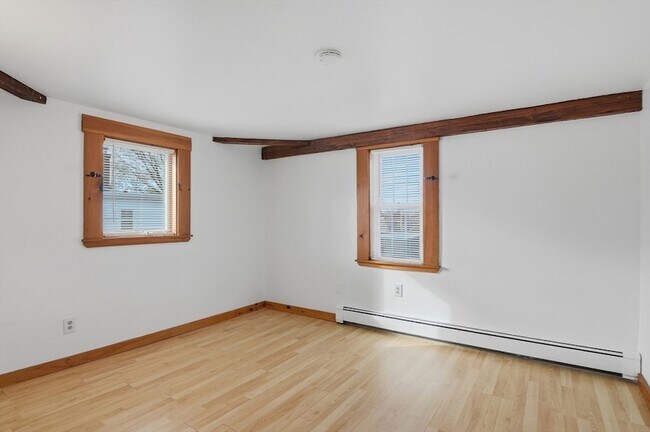 Building Photo - 92 Main St