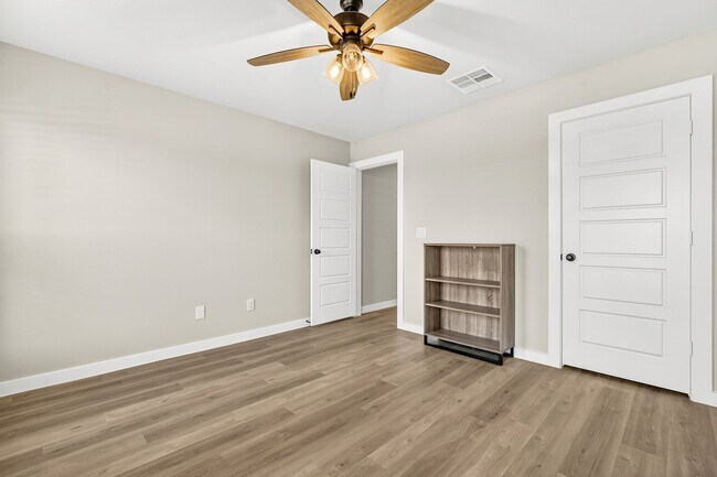 Building Photo - 1606 N Dover Ave