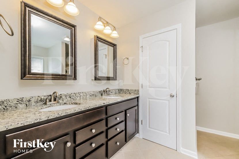Building Photo - 1205 Quail Heights Dr